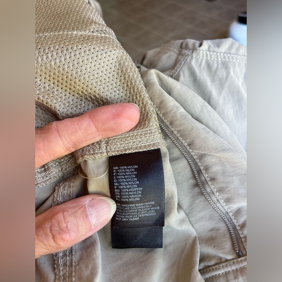 The North Face men’s 5 mesh lined pockets cargo shorts. Waist size 36. EUC - Picture 13 of 16